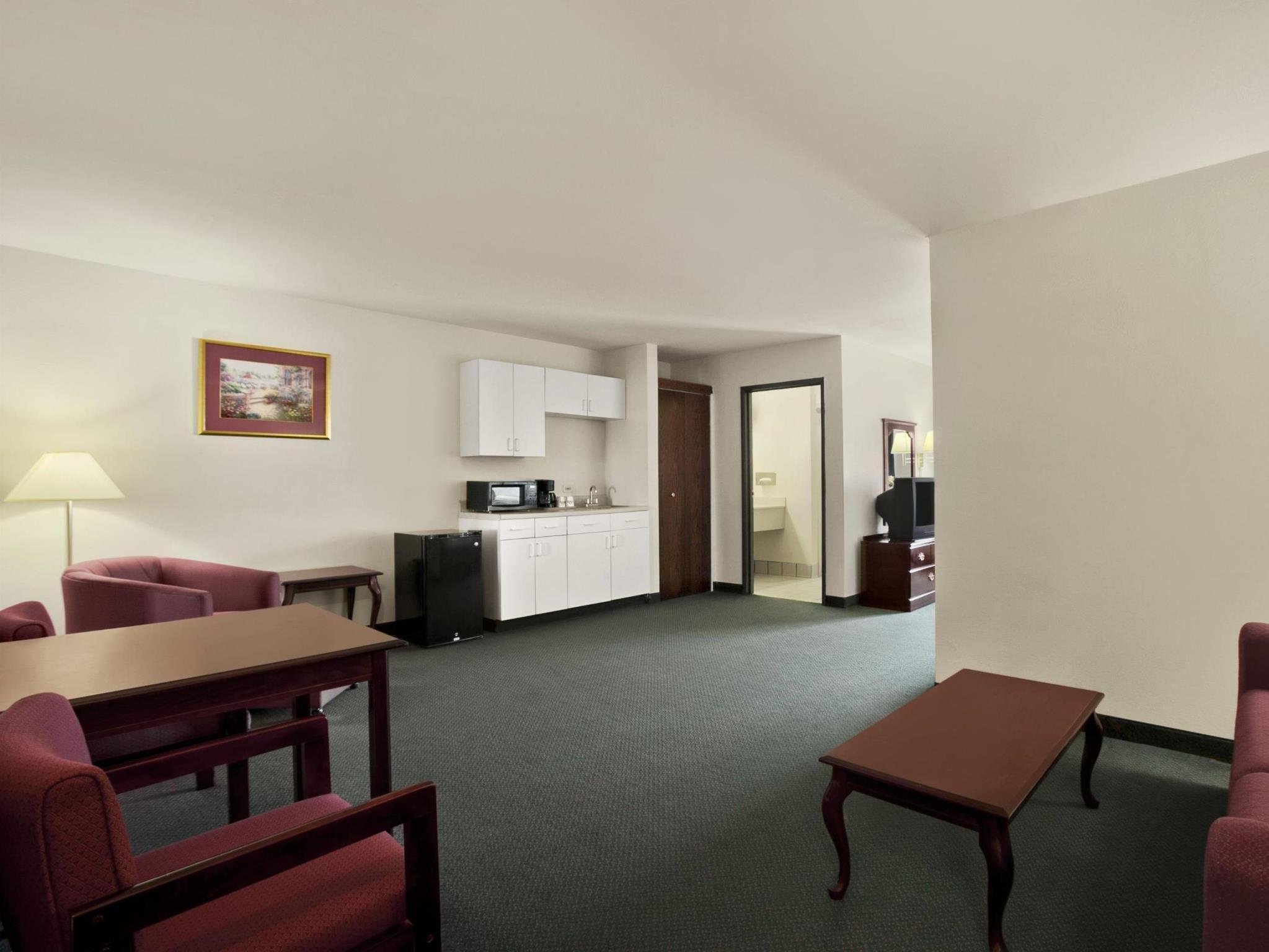 Days Inn & Suites By Wyndham Romeoville Exterior photo
