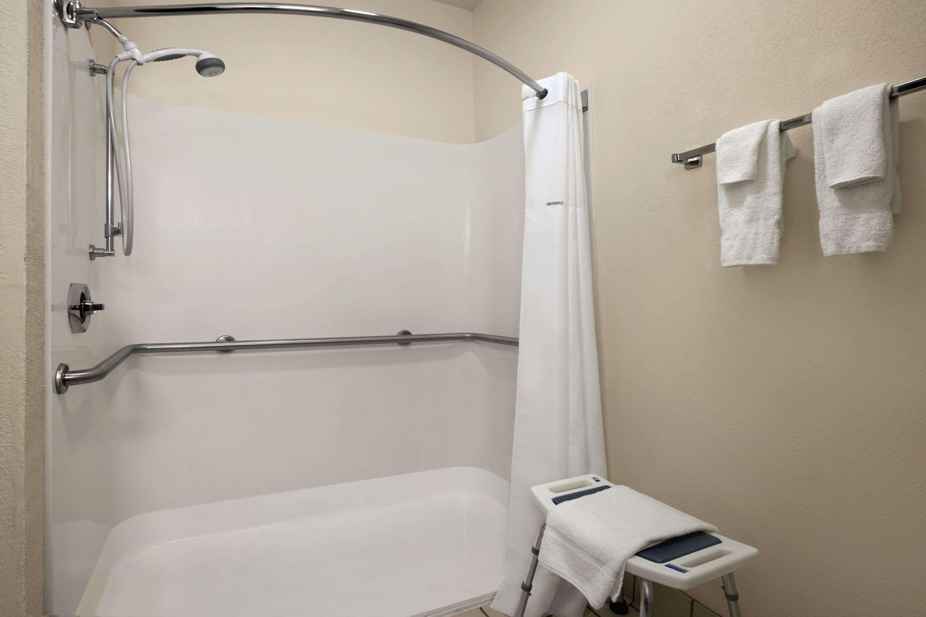 Days Inn & Suites By Wyndham Romeoville Exterior photo