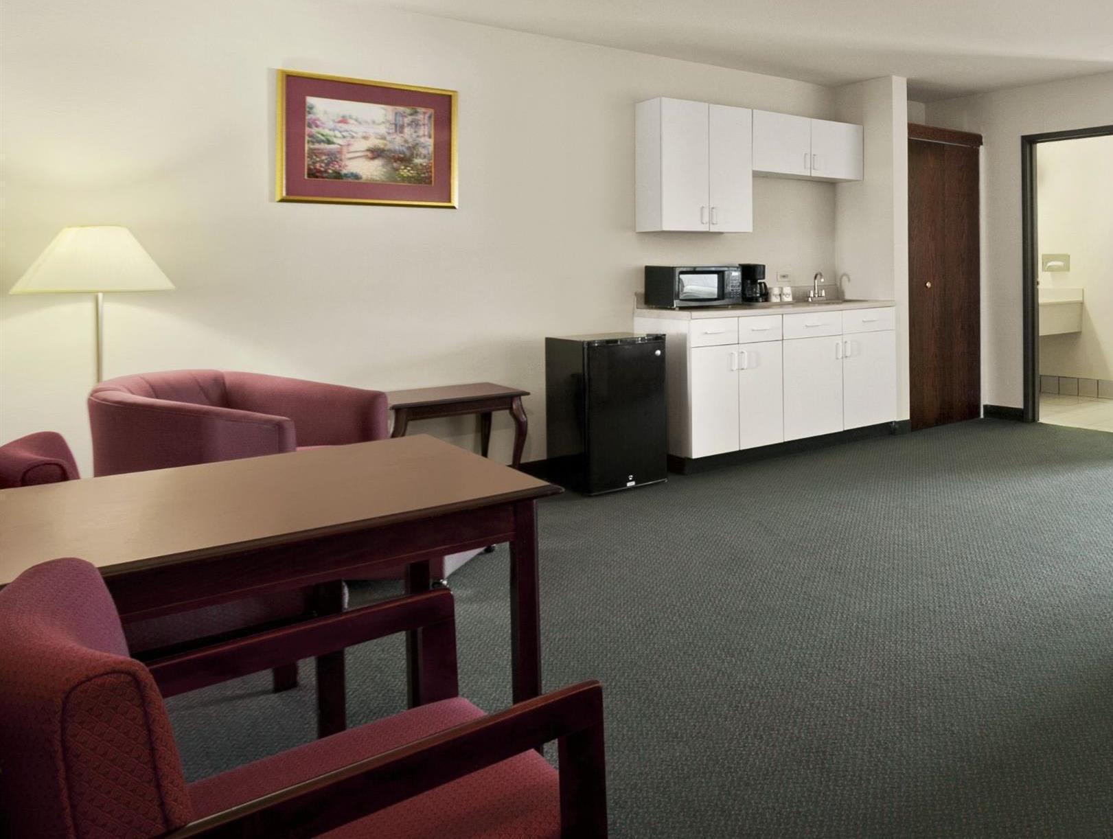 Days Inn & Suites By Wyndham Romeoville Exterior photo