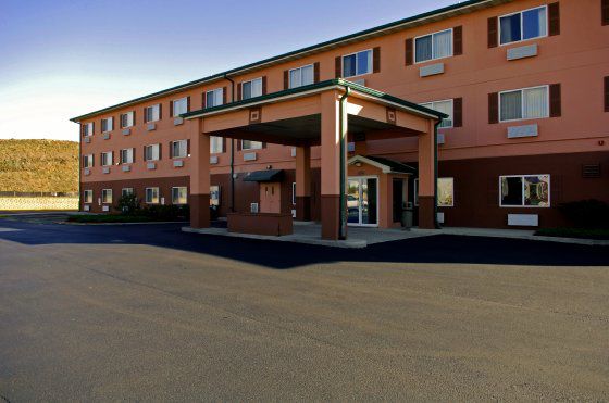 Days Inn & Suites By Wyndham Romeoville Exterior photo